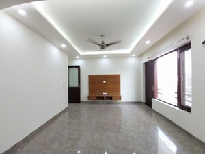 Room in 4 BHK Builder Floor at Sector 31 – for Rent