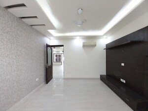 Room in 4 BHK Builder Floor at Sector 31 – for Rent