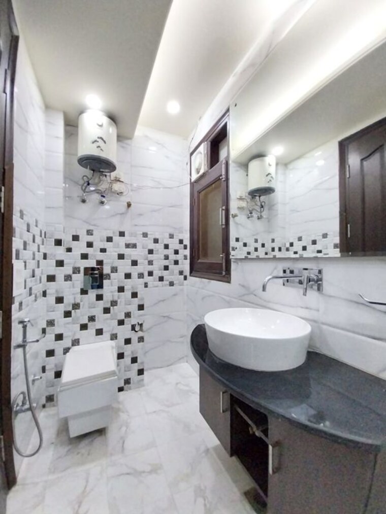 Bathroom, sector 31 4 Bedroom 360 Sq.Yd. Builder Floor In Sector 31 Gurgaon 10702479