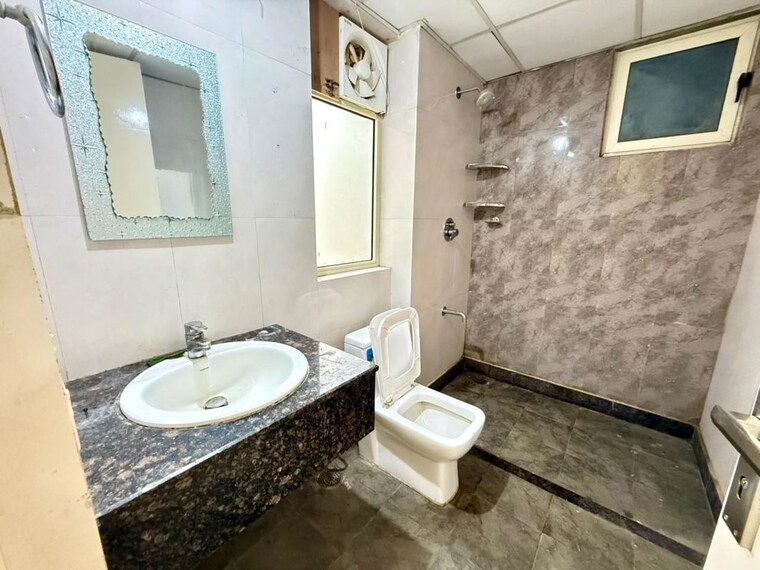 Bathroom, sector 20 3 Bedroom 1700 Sq.Ft. Apartment In Sector 20 Panchkula 10702483