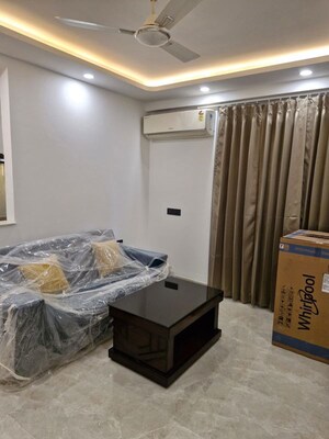 Living Room in 3 BHK Builder Floor at Sector 43 – for Rent