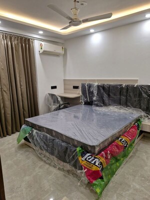Bedroom in 3 BHK Builder Floor at Sector 43 – for Rent