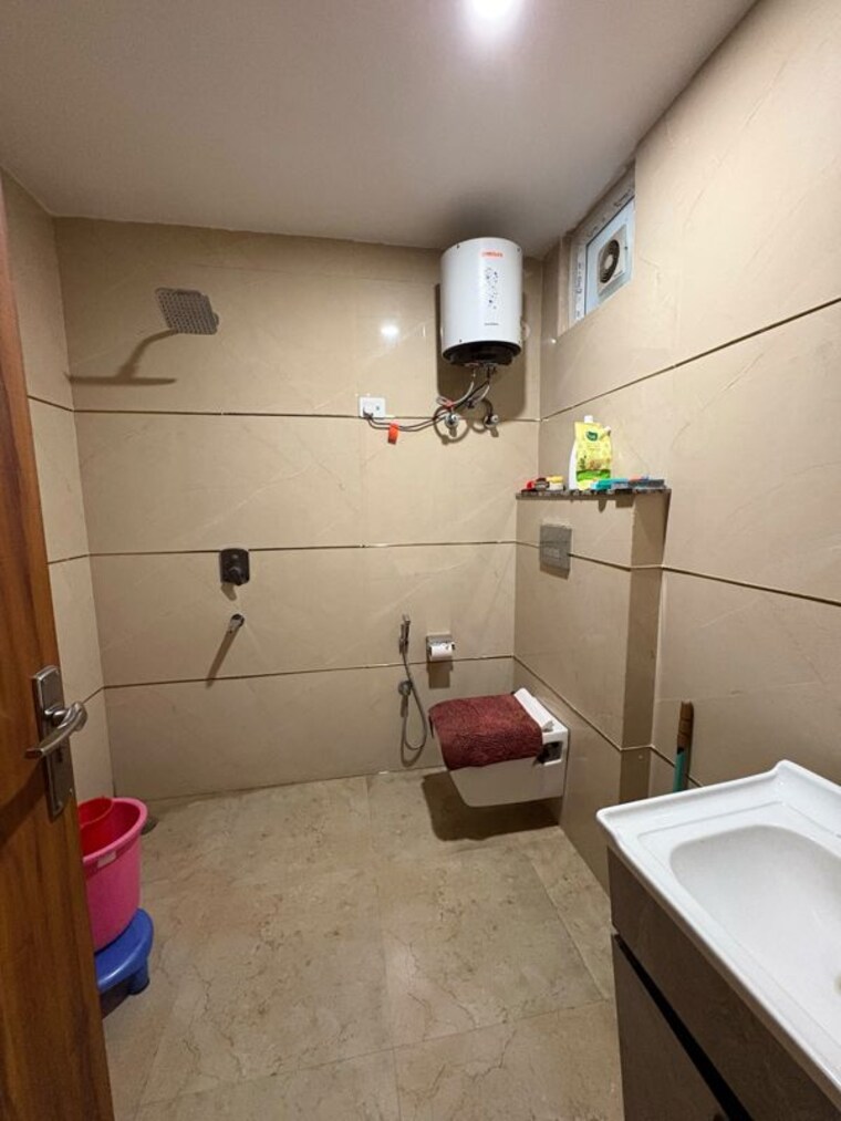Washroom, rajpur khurd extension 3 Bedroom 150 Sq.Yd. Builder Floor In Rajpur Khurd Extension Delhi 10449879