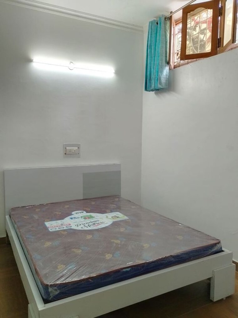 Bedroom, sector 45 1 Bedroom 400 Sq.Ft. Builder Floor In Sector 45 Gurgaon 10702512