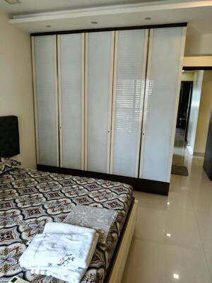 Bedroom in 2 BHK Apartment at Khar West – for Rent