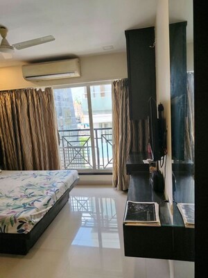 Bedroom in 2 BHK Apartment at Khar West – for Rent