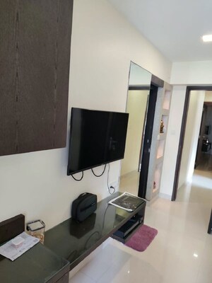 Room in 2 BHK Apartment at Khar West – for Rent