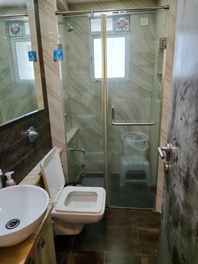 Bathroom, khar west 2 Bedroom 700 Sq.Ft. Apartment In Khar West Mumbai 10702482