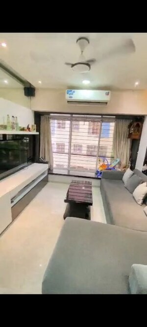 2 BHK Apartment For Rent in Zee Swastik, Vile Parle East