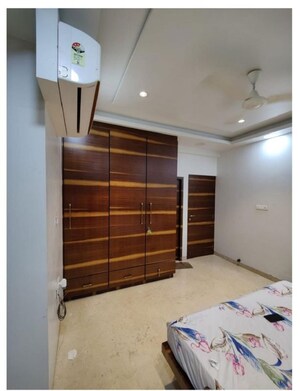 Room in 2 BHK Apartment at Juhu – for Rent