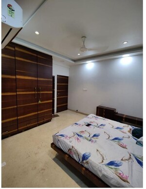 Bedroom in 2 BHK Apartment at Juhu – for Rent