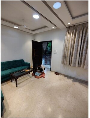 2 BHK Apartment For Rent in Juhu
