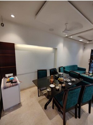Team Area in 2 BHK Apartment at Juhu – for Rent