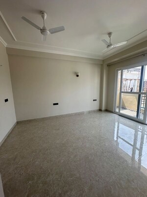 Room in 3 BHK Builder Floor at Anant Raj Estate Plots, Sector 63a – for Rent