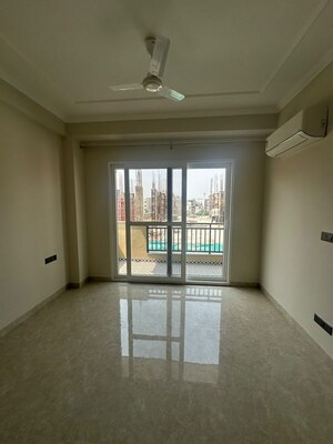 Room in 3 BHK Builder Floor at Anant Raj Estate Plots, Sector 63a – for Rent