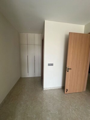 Room in 3 BHK Builder Floor at Anant Raj Estate Plots, Sector 63a – for Rent