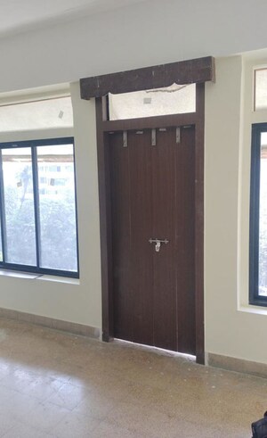 Room in 2 BHK Apartment at Churchgate – for Sale