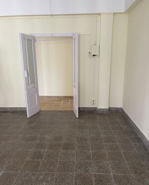Room in 2 BHK Apartment at Churchgate – for Sale
