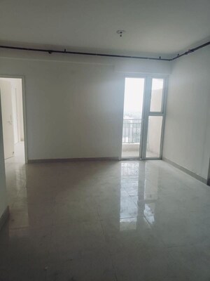 Room in 2 BHK Apartment at Signature Global Prime, Sector 63a – for Rent