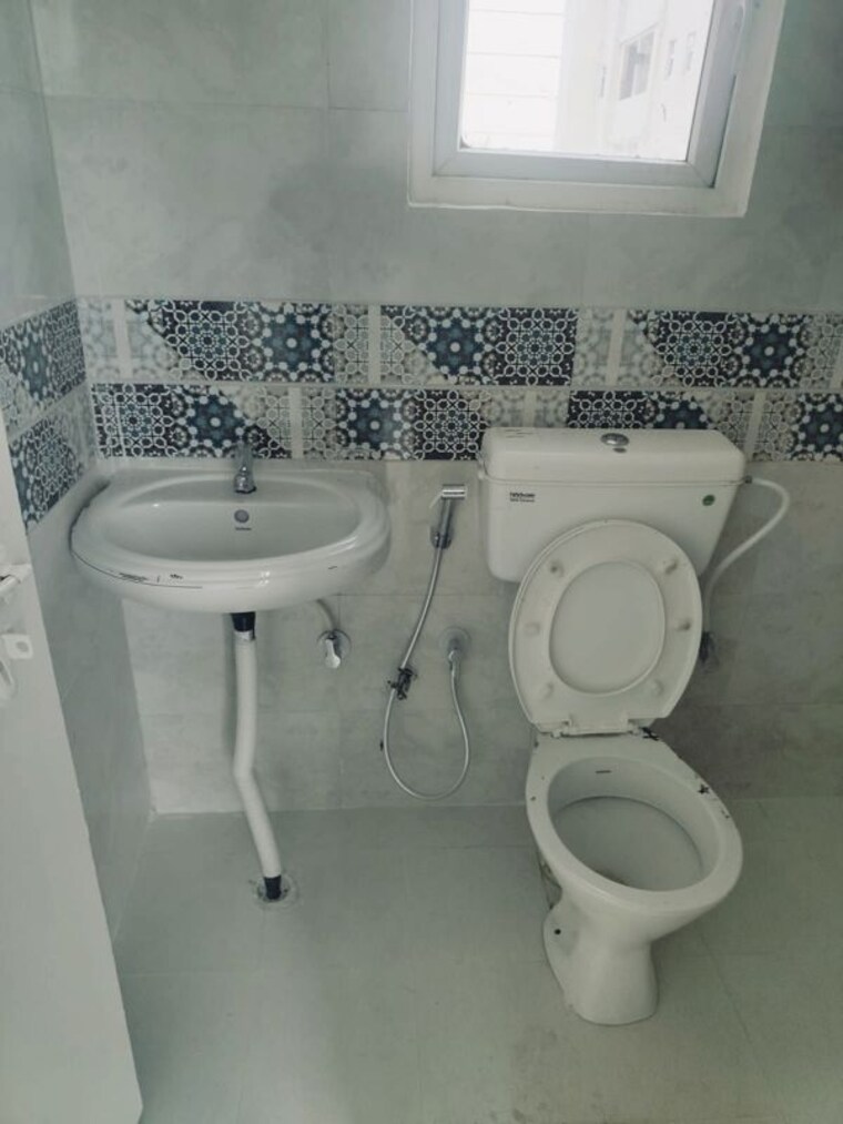 Bathroom, signature-global-prime 2 Bedroom 834 Sq.Ft. Apartment In Sector 63a Gurgaon 10702590