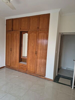 Room in 3 BHK Apartment at Unitech Palms, South City 1 – for Rent