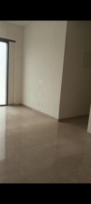 Room in 2 BHK Apartment at Piramal Mahalaxmi, Mahalaxmi – for Rent