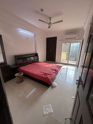 Furnished Amenities in 3 BHK Apartment at Paramount Floraville, Sector 137 – for Rent