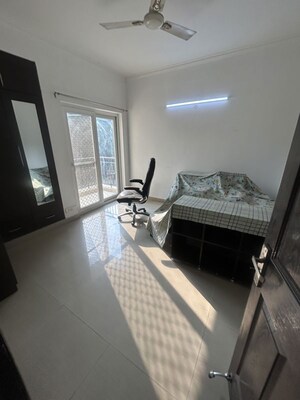 Furnished Amenities in 3 BHK Apartment at Paramount Floraville, Sector 137 – for Rent