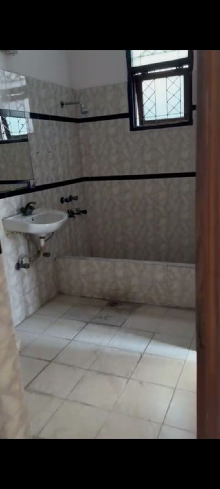Bathroom, sector 41 5 Bedroom 180 Sq.Mt. Independent House In Sector 41 Noida 10702673