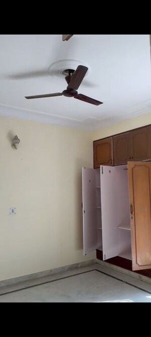 Furnished Amenities in 5 BHK Independent House at Sector 41 – for Sale