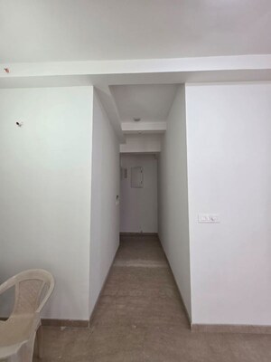 Room in 2 BHK Apartment at Shapoorji Pallonji BKC 28, Bandra East – for Rent