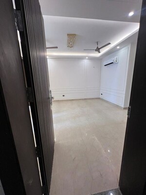Bathroom in 3 BHK Builder Floor at Trehan Luxury Floors, Sohna Sector 35 – for Rent