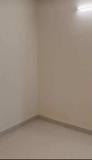 Room in 2 BHK Apartment at Abhinandan CHS Dadar, Dadar East – for Rent