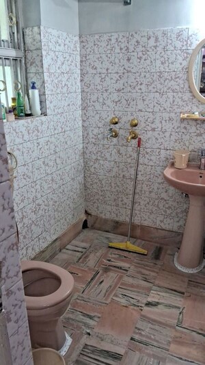 Bathroom in 5 BHK Independent House at Sodepur – for Sale