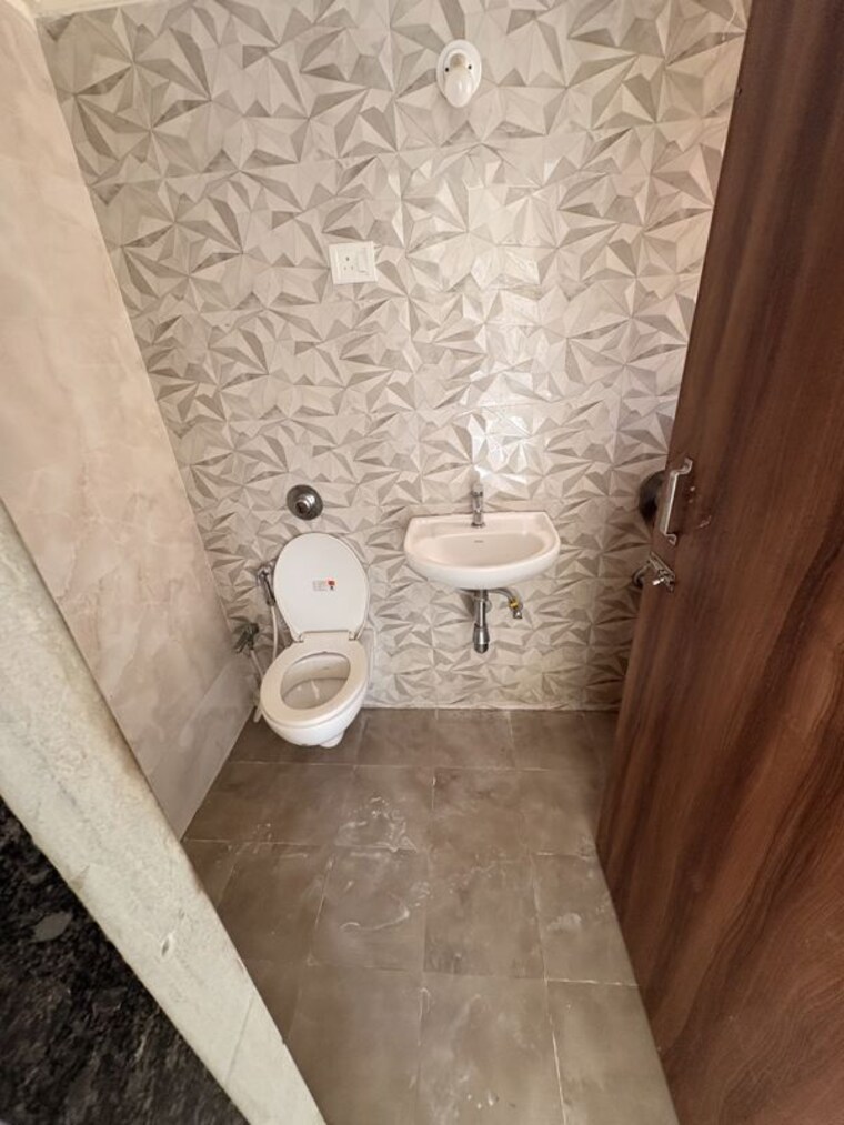 Bathroom, raunak-residency-thane 1 Bedroom 400 Sq.Ft. Apartment In Pokhran Road No One Thane 10702711