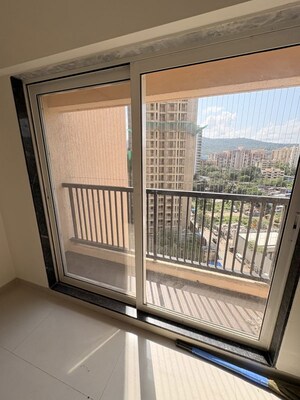 Room in 1 BHK Apartment at Raunak Residency Thane, Pokhran Road No One – for Rent