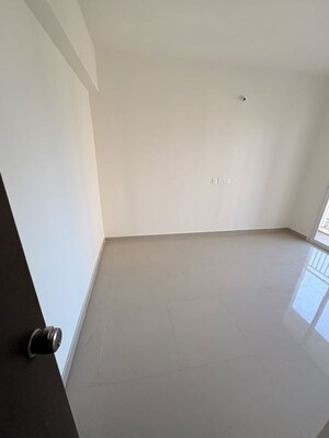 Room in 1 BHK Apartment at Puraniks Elito Grand Central, Vartak Nagar – for Rent