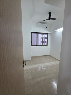 Room in 3 BHK Apartment at Marathon Monte South, Byculla West – for Rent