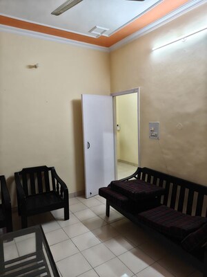 Living Room in 1 RK Builder Floor at Dlf Phase iv – for Rent