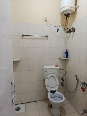 Bathroom in 1 RK Builder Floor at Dlf Phase iv – for Rent
