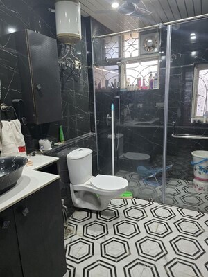 Team Area in 3 BHK Apartment at Parsvnath Green Ville, Sector 48 – for Sale