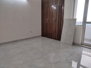 Room in 3.5 BHK Apartment at Jaypee Kensington Park Apartments, Sector 133 – for Sale