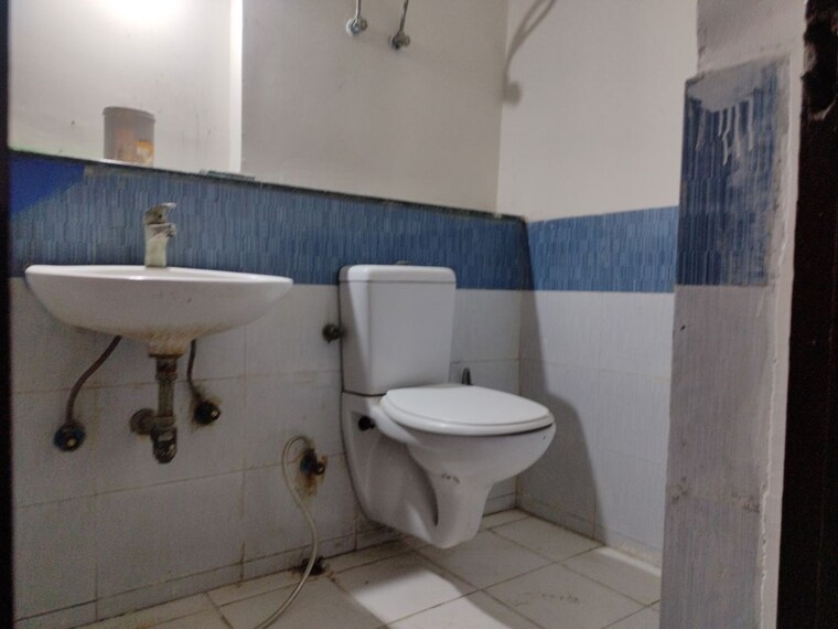 Bathroom, jaypee-kensington-park-apartments 3.5 Bedroom 1640 Sq.Ft. Apartment In Sector 133 Noida 10702774