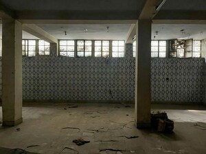 Parking in  Shop at Daryaganj – for Sale