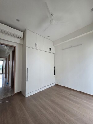 Room in 3 BHK Apartment at Whiteland Blissville, Sector 76 – for Rent