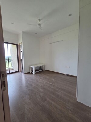 Room in 3 BHK Apartment at Whiteland Blissville, Sector 76 – for Rent