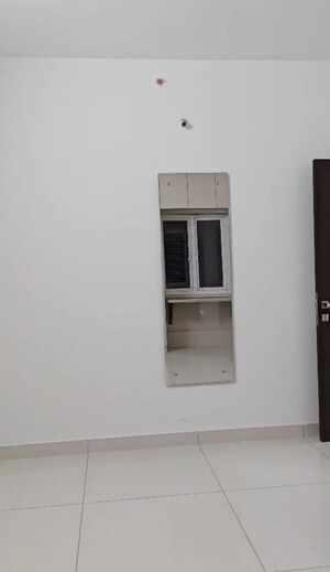 Room in 2 BHK Apartment at Aparna Sarovar Zicon, Nallagandla – for Rent