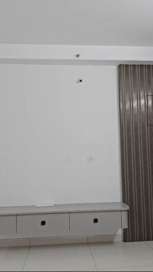 Room in 2 BHK Apartment at Aparna Sarovar Zicon, Nallagandla – for Rent