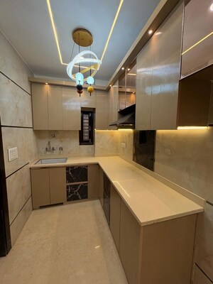 Team Area in 1 BHK Builder Floor at Uttam Nagar – for Sale