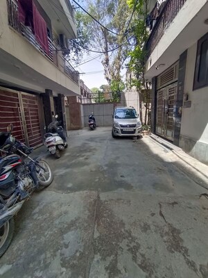 Parking in  Builder Floor at Shalimar Bagh – for Sale
